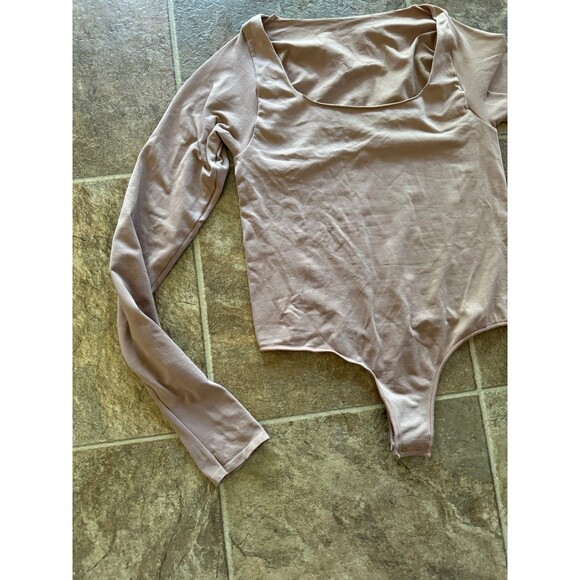 Skims Essential Long Sleeve Scoop Neck Bodysuit Size S/M Sienna - Picture 3 of 9